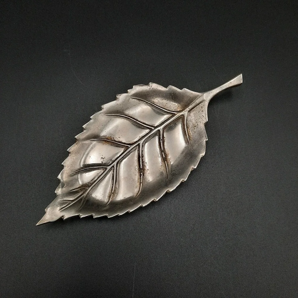 International Silver Company Leaf Tray with Apple & Pear‎ Shakers – Silverplate